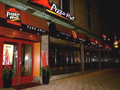 «Юбилейный» ресторан Pizza Hut открылся в Москве,На этой неделе в Москве начал работу 10-й ресторан. Pizza Hut. Заведение открылось на проспекте Мира