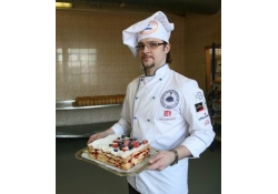 Торт «Наполеон с заварным кремом» от Алексея Зиновьева, кондитера-технолога сети мини-пекарен «Месье Патиссье»