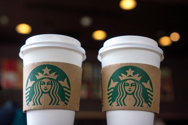 Starbucks порекомендовал клиентам пить кофе без молока