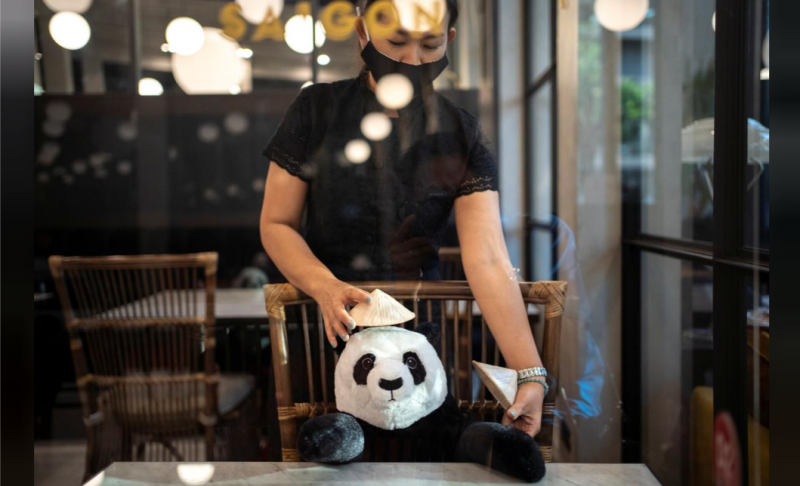 Игрушечные панды для посетителей ресторанов