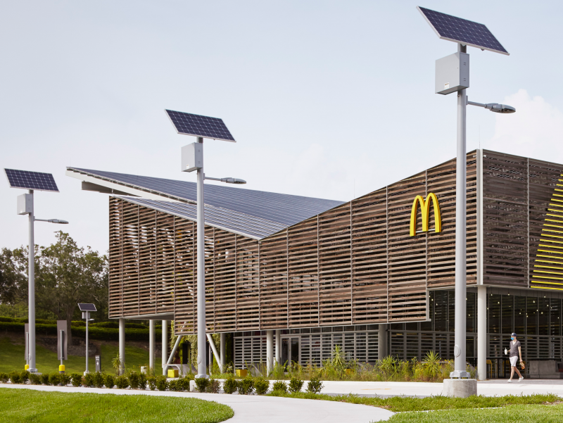 Первый Макдоналдс с нулевым потреблением энергии открылся в парке WaltDisneyWorld