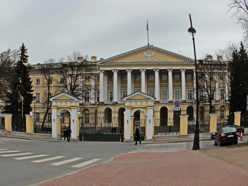 В Санкт-Петербурге снизят налоги для гостиниц и общепита