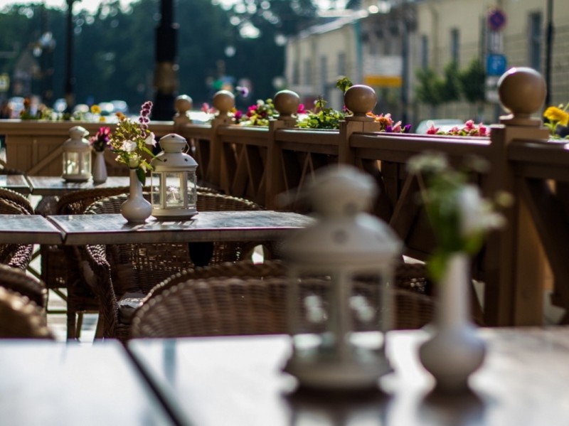 С 1 апреля рестораторы Петербурга могут подать заявление для размещения летних кафе в упрощенном порядке