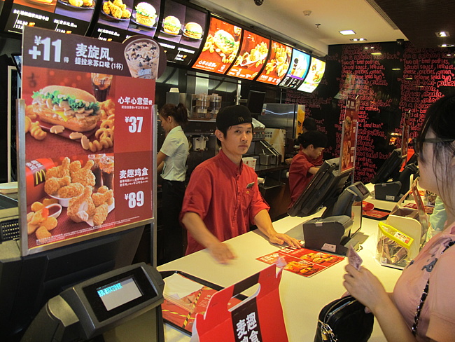 McDonald’s продает рекордное количество ресторанов в Китае