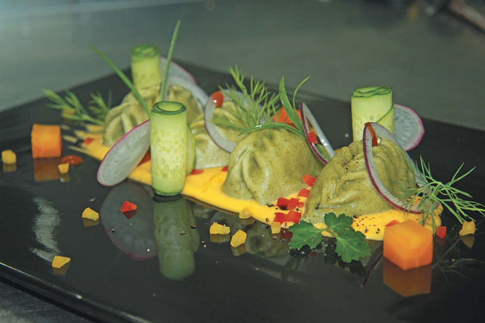 Зеленые манты (авторское блюдо Дениса Ермолаева) пришлись по вкусу гостям ресторана