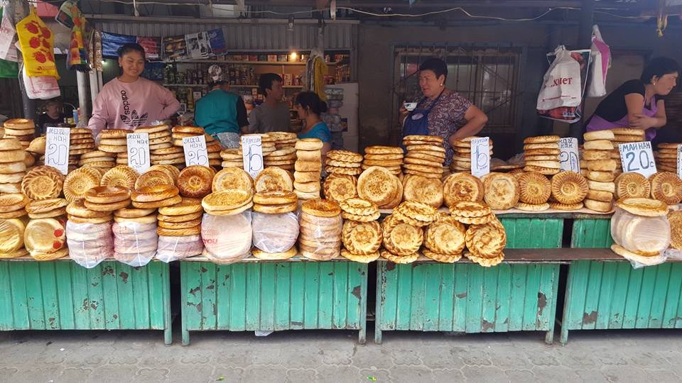 Лепешки с Ошского рынка в Бишкеке