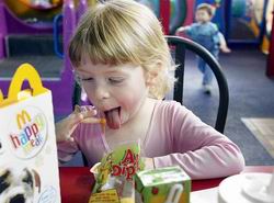 Фастфуд-кафе в США запретят предлагать детям игрушки
