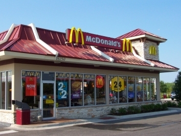 McDonald's наймет 50 тыс. человек