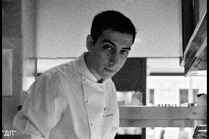 Александр Никола, шеф-повар знаменитого российского ресторана Алена Дюкасса miX, планирует отмечать юбилей поварской деятельности в России