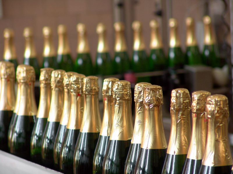 Британия и Люксембург сокращают импорт шампанского, Россия – увеличивает