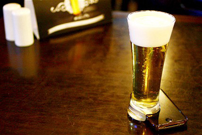 В бразильском баре напитки подают в «офлайн»-стаканах