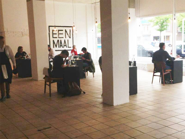В Амстердаме продемонстрировали  pop-up ресторан для одиночек