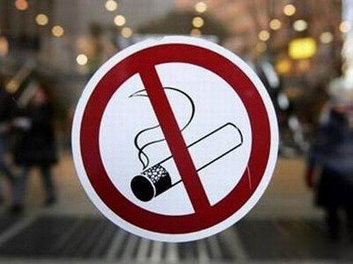 Украинские чиновники запретят курение на летних площадках ресторанов
