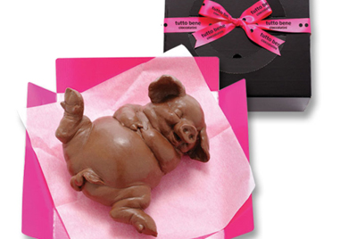 Кондитеры Японии поздравляют влюбленных… шоколадными свиньями