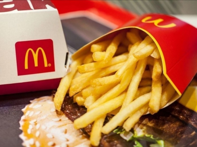 Макдоналдс в России полностью перешел на использование экологичной бумажной и картонной упаковки