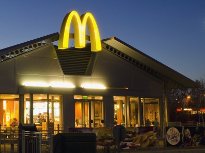 McDonald’s откроет рестораны в отделениях Сбербанка
