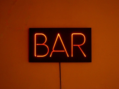 В Петербурге запретили продажу алкоголя в барах площадью меньше 50 кв. метров