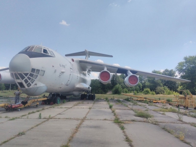 Три военно-транспортных самолета ИЛ-76 могут продать под тематический ресторан