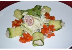 Салат овощной с заправкой «Хрен» и фаршированными цуккини