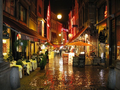 В Брюсселе  из-за коронавируса на месяц закрываются кафе и бары