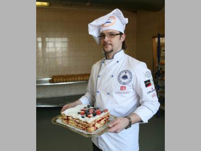 Торт «Наполеон с заварным кремом» от Алексея Зиновьева, кондитера-технолога сети мини-пекарен «Месье Патиссье»