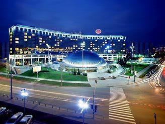 Отель «Ренессанс Москва» приглашает в ресторан под открытым небом «Летний Сад»