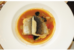 Морской окунь с лангустинами, овощами и шафраном  от Маркуса Верберна, шеф-повара лондонского отеля Brown’s