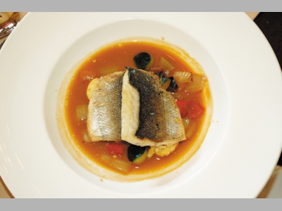 Морской окунь с лангустинами, овощами и шафраном  от Маркуса Верберна, шеф-повара лондонского отеля Brown’s
