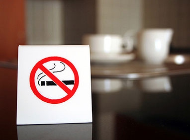 В зонах для некурящих ресторанов Москвы значительно превышена степень задымления