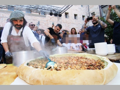 Во Флоренции приготовили рекордный панино с лампредотто