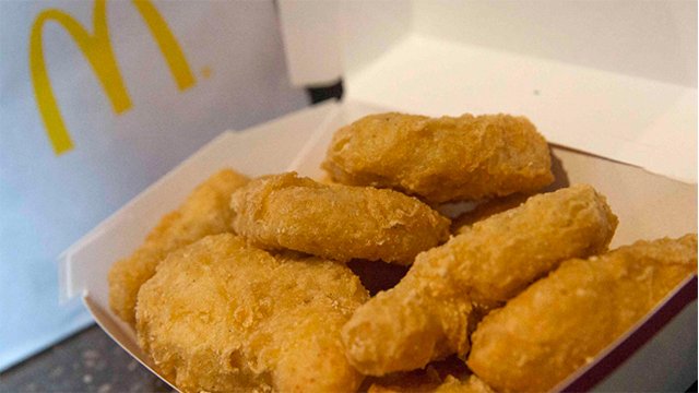Burger King и McDonald's спорят, чьи наггетсы за 69 рублей - правильные
