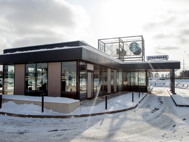 Starbucks открыла в России первую кофейню формата Drive Thru