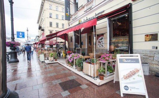 В Петербурге демонтируют летние веранды двух кафе MarketPlace