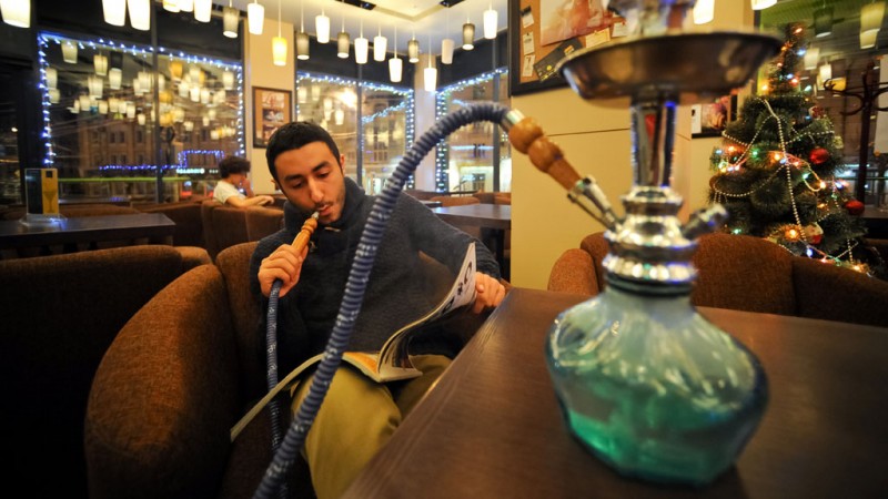 Курить кальян запретят в кафе и ресторанах