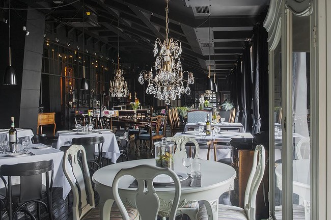 В центре Петербурга открылся ресторан необычного формата «Квартира Кости Кройца»