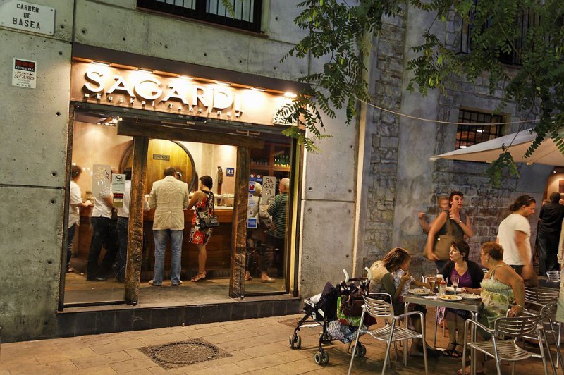 Ресторан в Мадриде объяснил отказ в обслуживании русских гостей