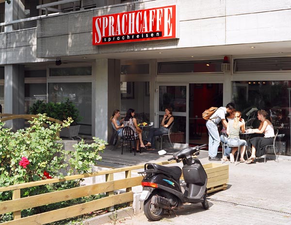 В Вене открылось кафе для желающих изучать немецкий язык