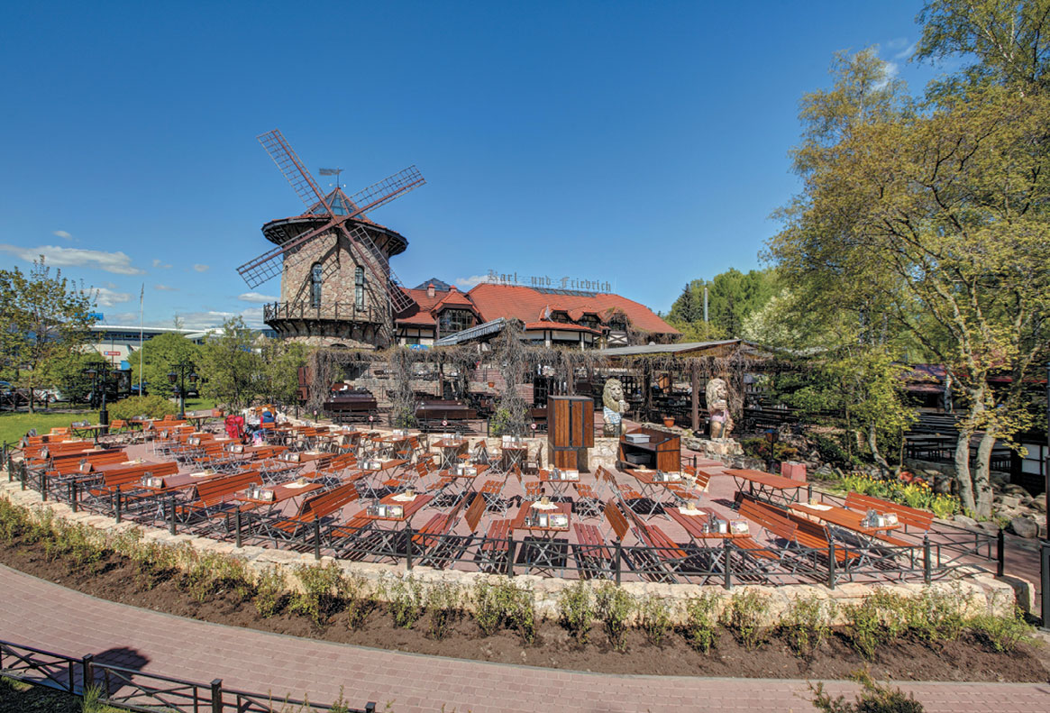 В ресторане «Карл и Фри- дрих» ставка сделана на biergarten. Его площадь позво- ляет принять до тысячи посети- телей одновре- менно