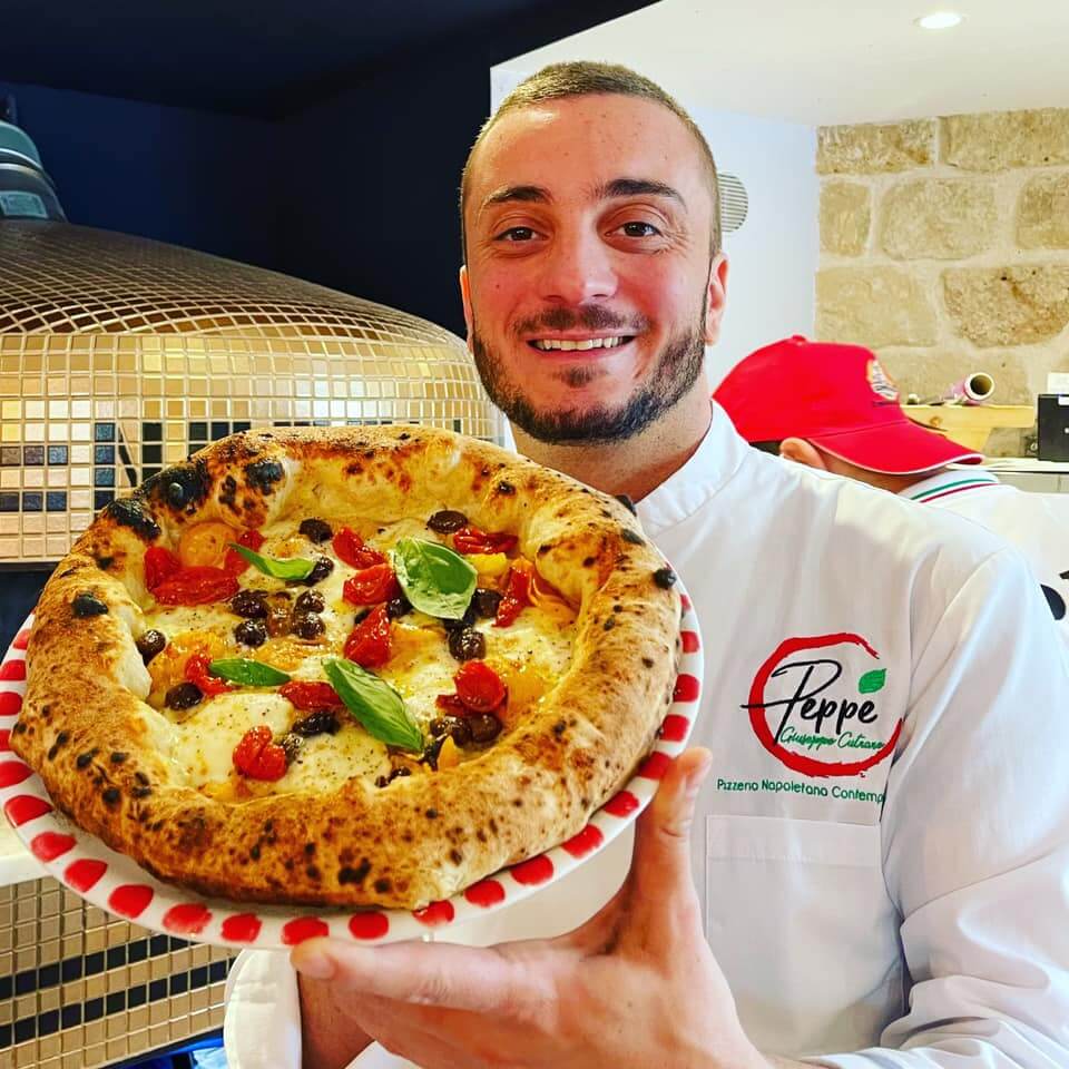 Пеппе Кутраро (Peppe Cutraro) - владелец и шеф-повар Peppe Pizzeria в Париже