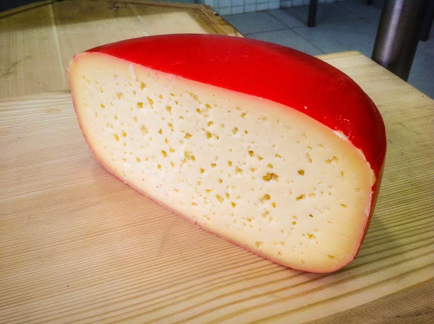 Сыр "Российский", рецептура которого была изобретена на заводе в г. Углич, сегодня практические не выпускается