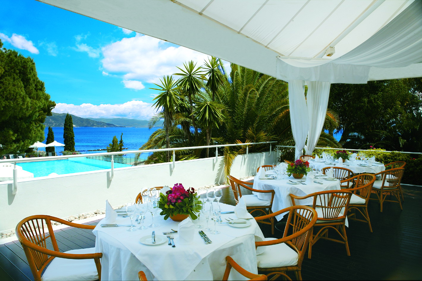 Ресторан с видом на море